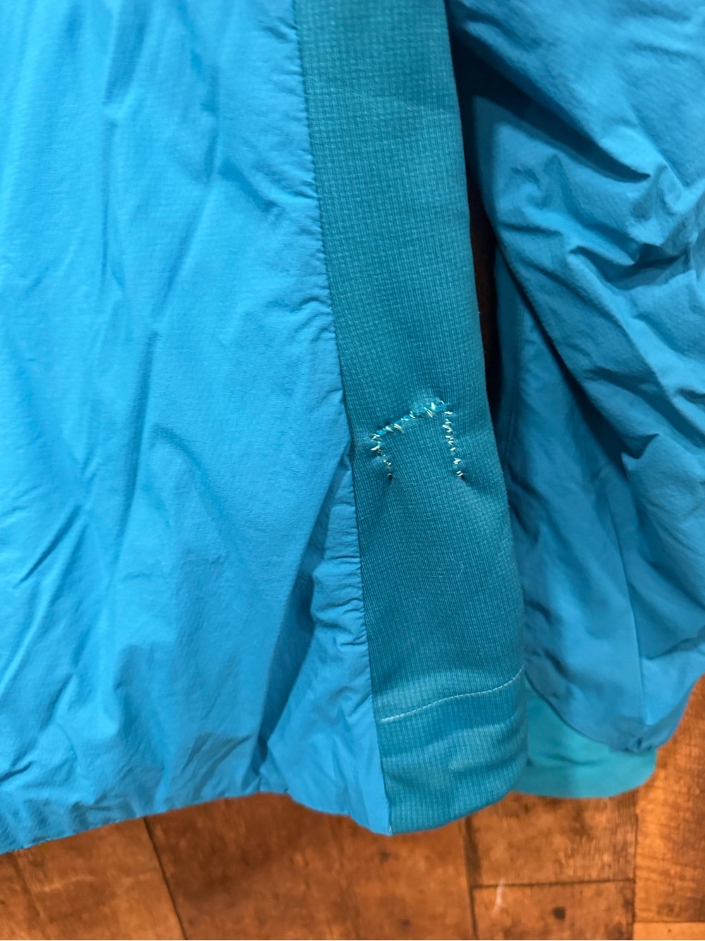 Arc’teryx women’s atom blue jacket large *logo* - Picture 6 of 8